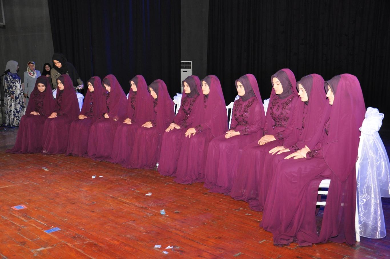 12 Hafize düzenlenen törenle taç giydi